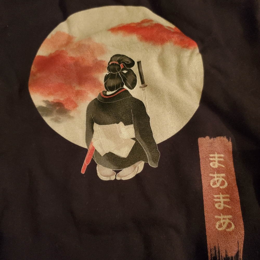 URBAN WOMAN SAMURAI CREWNECK
